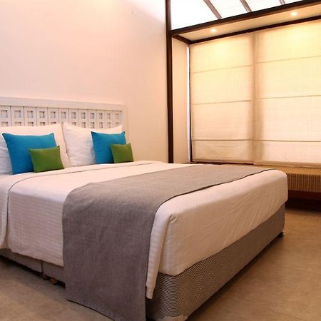 Blue Oceanic Beach Hotel ネゴンボ エクステリア 写真